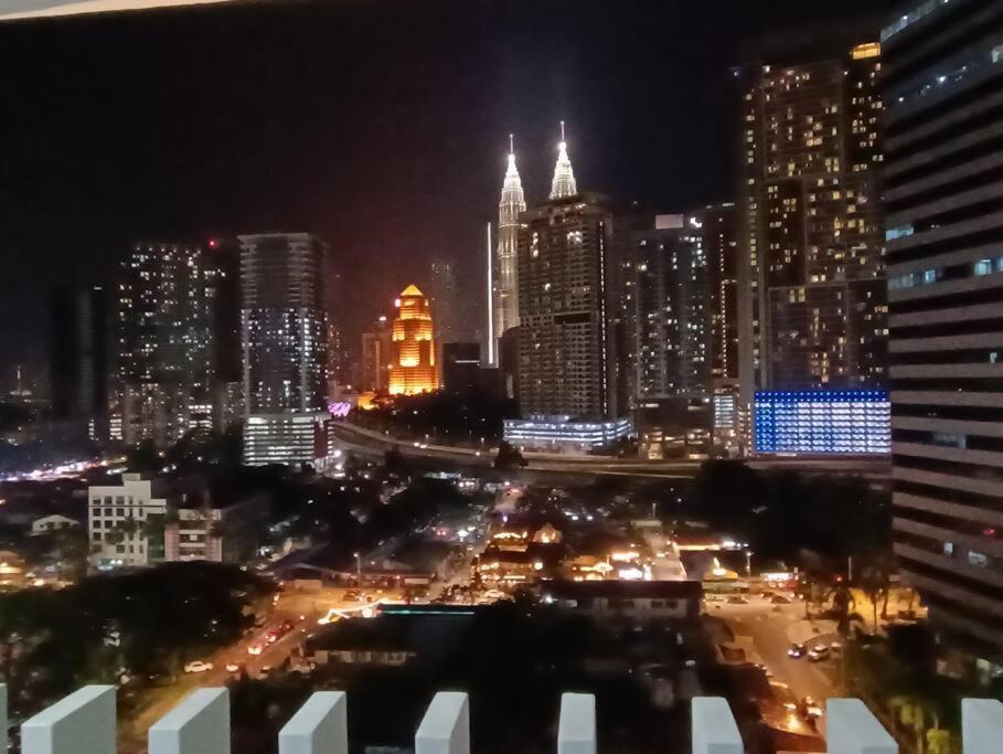 Col 93b Balcony Klcc View & Infinity Pool Pangsapuri Kuala Lumpur